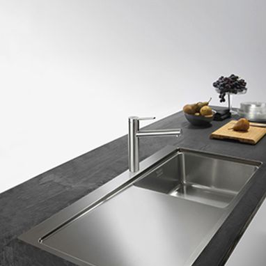 FRANKE Смеситель для кухни однорычажный с выносным шлангом TANGO NEO нержавеющая сталь (115.0596.388)