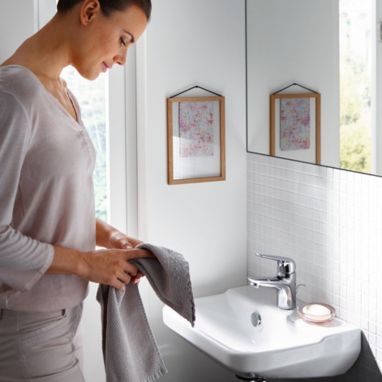 HANSGROHE Смеситель для умывальника однорычажный Novus (71022000)